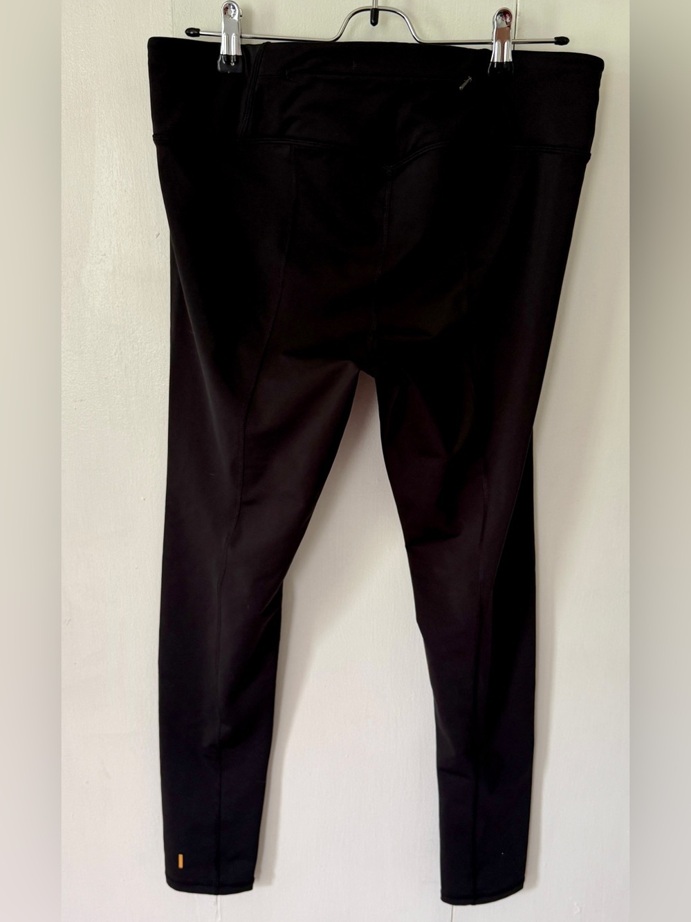 Lucy Black Cropped Athletic Leggings with Zip Pocket